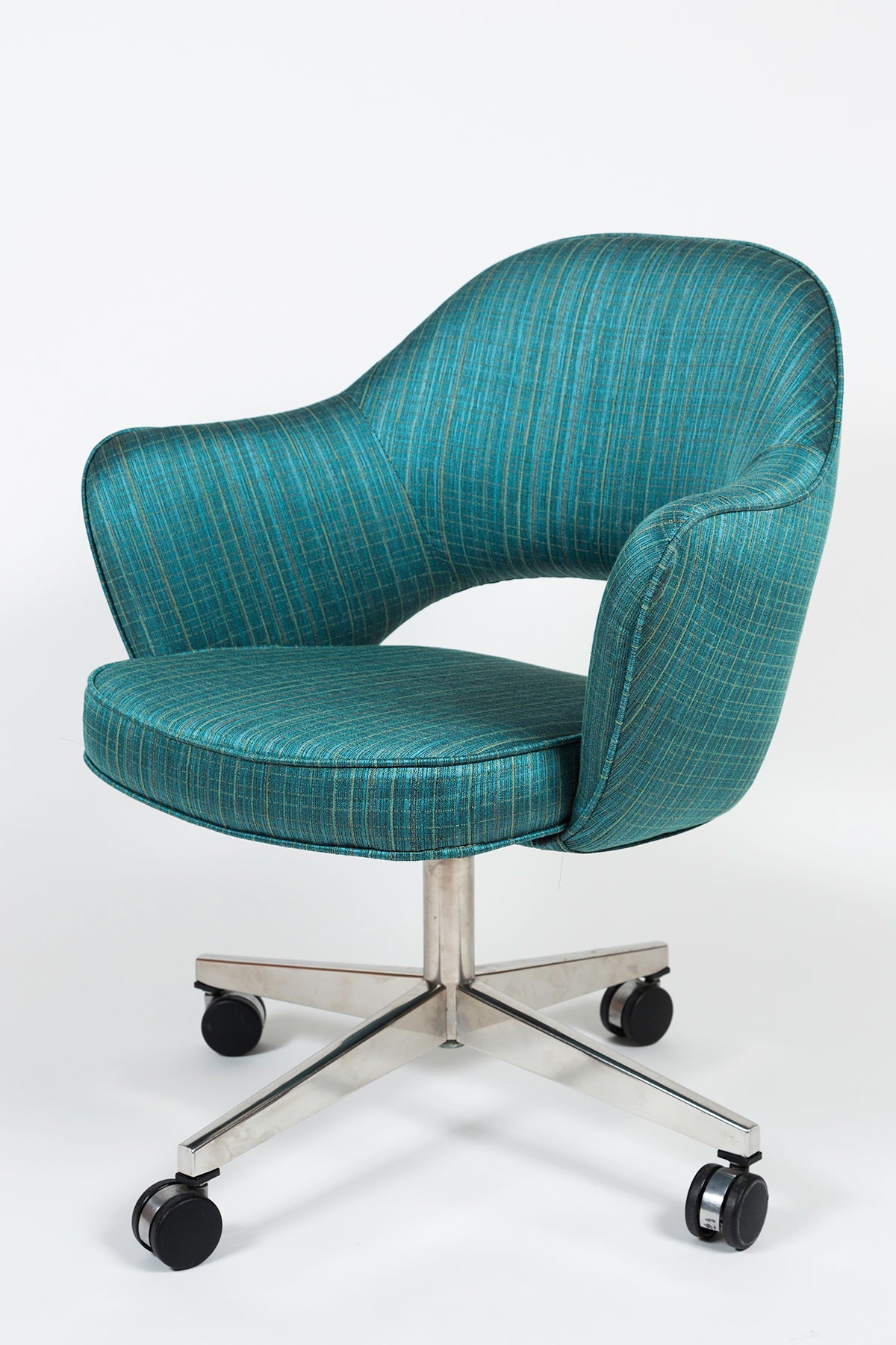 Vintage Eero Saarinen Executive Swivel Chair reupholstered - Vintage Modern Kollectiv